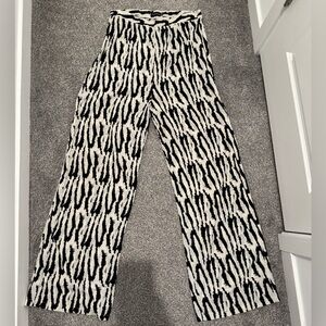 PrettyLittleThing Black and White Wide Leg Pants